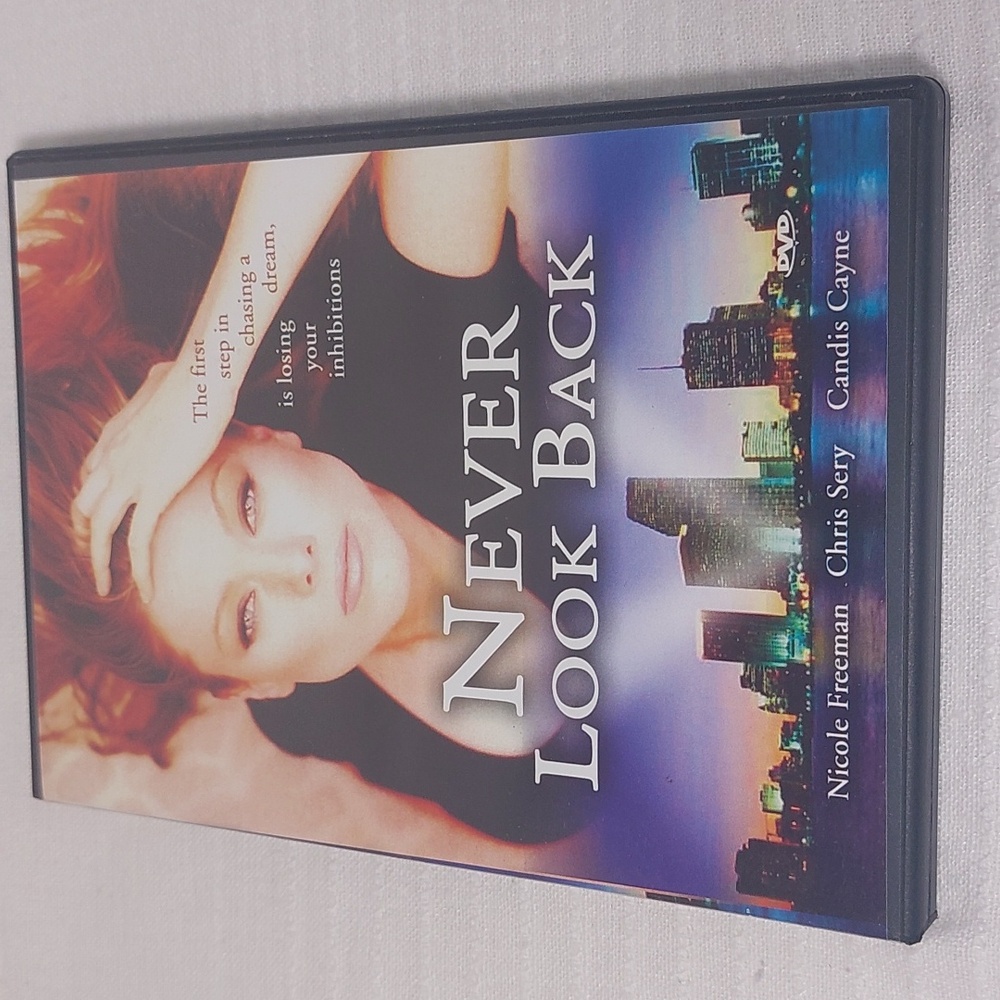 DVD, "NEVER LOOK BACK"